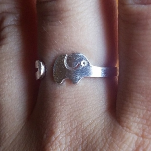 NWOT Silver Elephant Ring - Picture 3 of 8